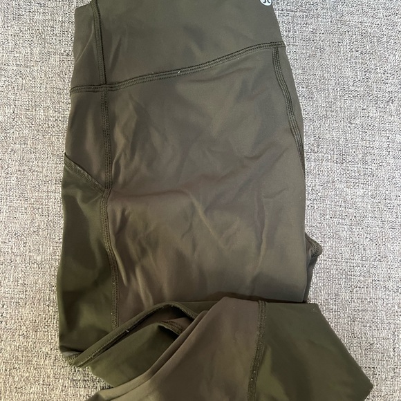 Women’s lululemon Vented Leggings - Picture 2 of 4